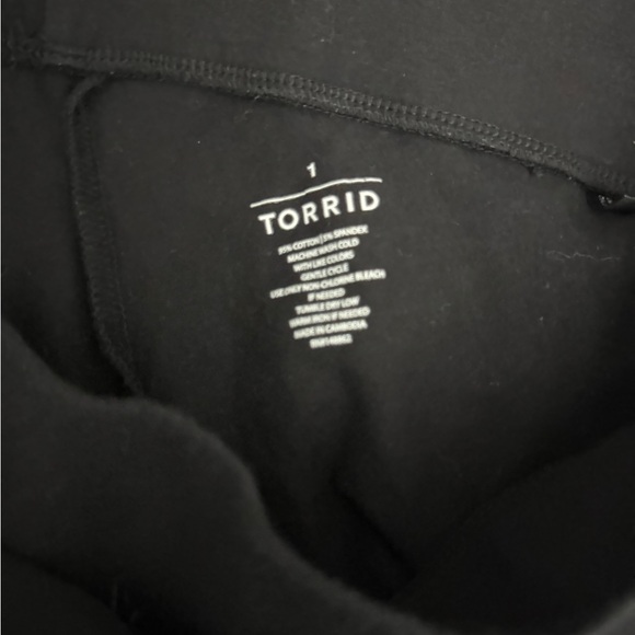 Torrid black leggings - Picture 2 of 3